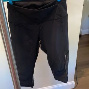 Lululemon black cropped compression leggings